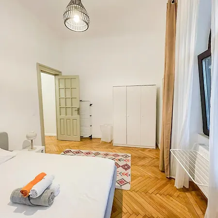 公寓 3-bedroom Apartment, Universitate Square, Center