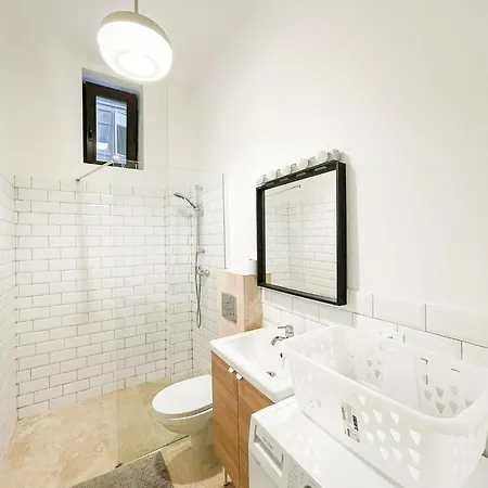 3-bedroom Apartment, Universitate Square, Center
