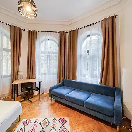 3-bedroom Apartment, Universitate Square, Center