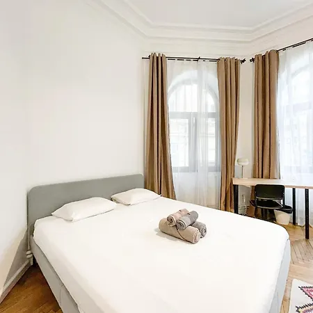 公寓 3-bedroom Apartment, Universitate Square, Center *