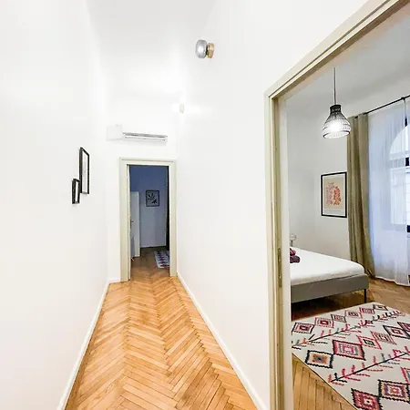 3-bedroom Apartment, Universitate Square, Center 公寓