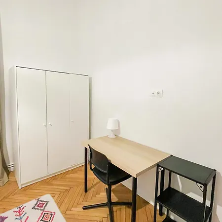 3-bedroom Apartment, Universitate Square, Center *