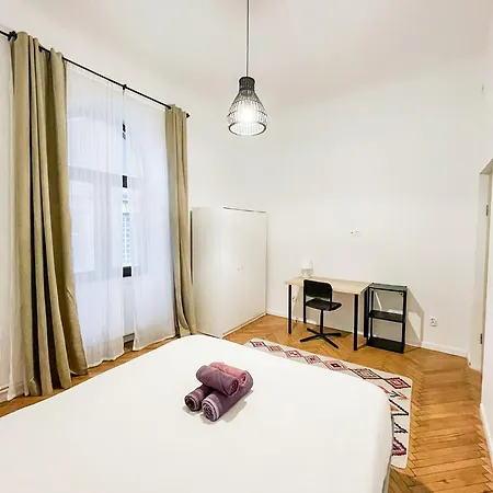 3-bedroom Apartment, Universitate Square, Center