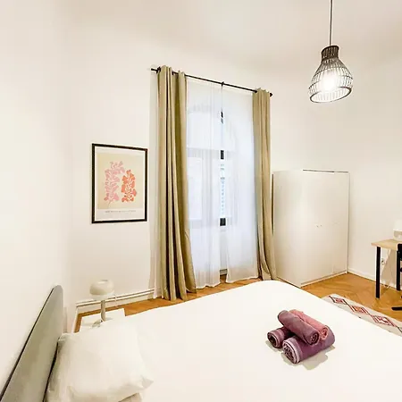 公寓 3-bedroom Apartment, Universitate Square, Center 布加勒斯特